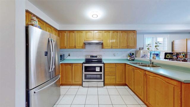 9017 Yonge St, House attached with 3 bedrooms, 3 bathrooms and 3 parking in Richmond Hill ON | Image 2