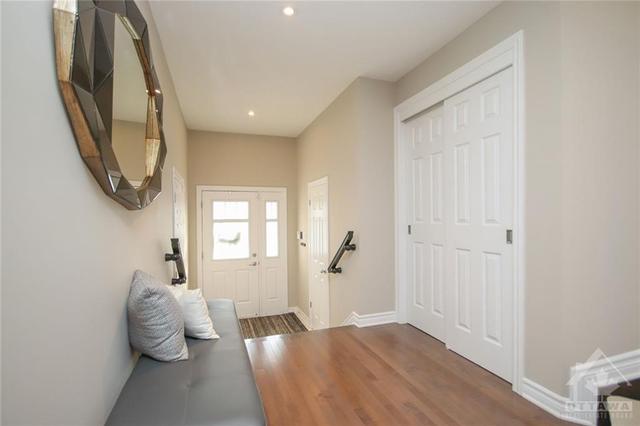 131 Lerta Way, Townhouse with 3 bedrooms, 3 bathrooms and 3 parking in Ottawa ON | Image 3