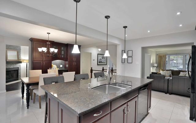 3033 Swansea Dr, House detached with 4 bedrooms, 3 bathrooms and 5 parking in Oakville ON | Image 2
