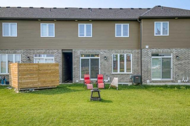 188 Links Cres, House attached with 3 bedrooms, 3 bathrooms and 3 parking in Woodstock ON | Image 5