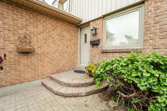 9 Jameson Cres, House detached with 4 bedrooms, 2 bathrooms and 5 parking in Brampton ON | Image 32