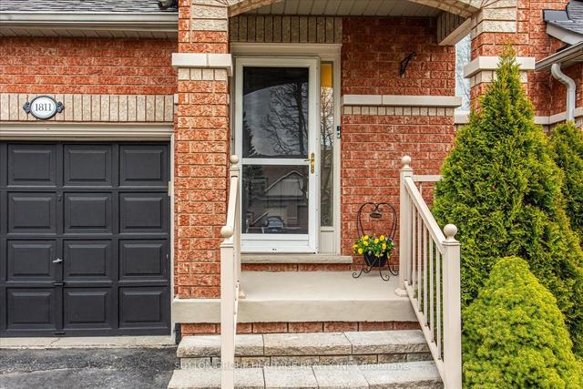 1811 Woodgate Crt, House attached with 2 bedrooms, 2 bathrooms and 2 parking in Oshawa ON | Image 12