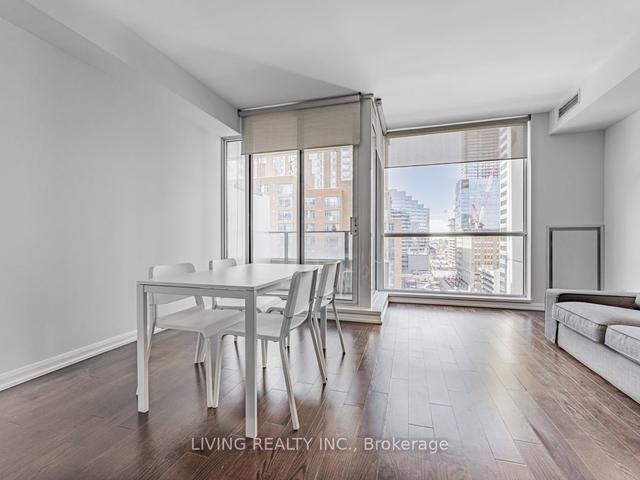 1523b - 111 Elizabeth St, Condo with 1 bedrooms, 1 bathrooms and 1 parking in Toronto ON | Image 2