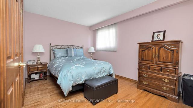 4 Eastwood Crt, House detached with 3 bedrooms, 2 bathrooms and 5 parking in Brampton ON | Image 15