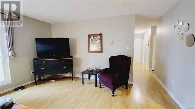 202 - 175 Centennial Dr, Condo with 2 bedrooms, 1 bathrooms and 2 parking in Courtenay BC | Image 6