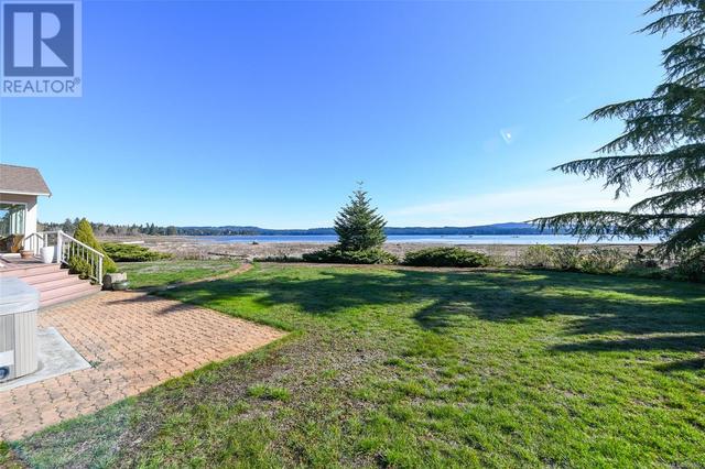 501 Arbutus Bay Rd, House detached with 3 bedrooms, 3 bathrooms and 10 parking in Comox Valley A BC | Image 9