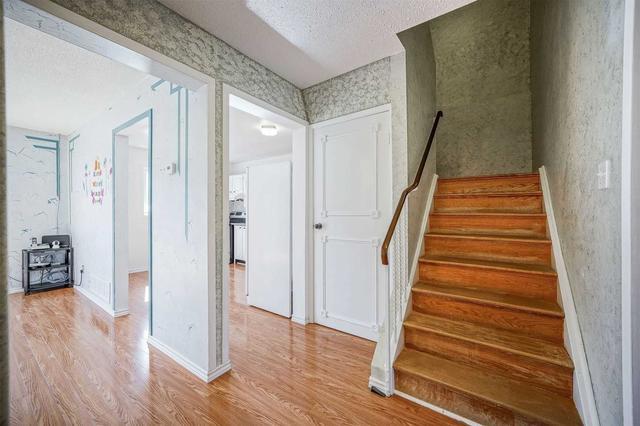 94 Radwell Cres, House semidetached with 3 bedrooms, 3 bathrooms and 3 parking in Toronto ON | Image 3
