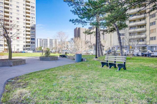 1401 - 340 Dixon Rd, Condo with 2 bedrooms, 1 bathrooms and 1 parking in Toronto ON | Image 32
