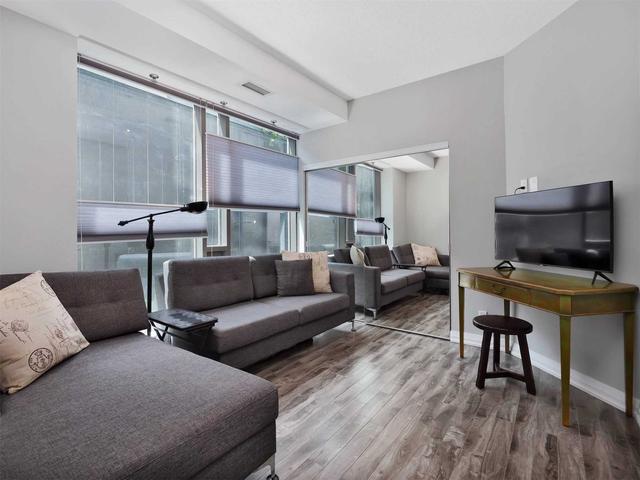 101 - 3 Mcalpine St, Condo with 2 bedrooms, 1 bathrooms and 1 parking in Toronto ON | Image 5