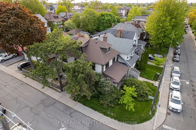 104 Lauder Ave, House detached with 5 bedrooms, 1 bathrooms and 1 parking in Toronto ON | Image 3
