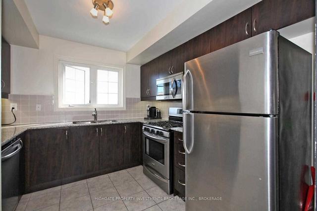 33 Cooperage Lane, Townhouse with 3 bedrooms, 2 bathrooms and 1 parking in Ajax ON | Image 3