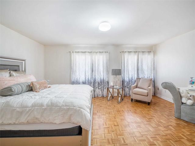 22 Fernside Crt, House detached with 3 bedrooms, 3 bathrooms and 6 parking in Toronto ON | Image 2