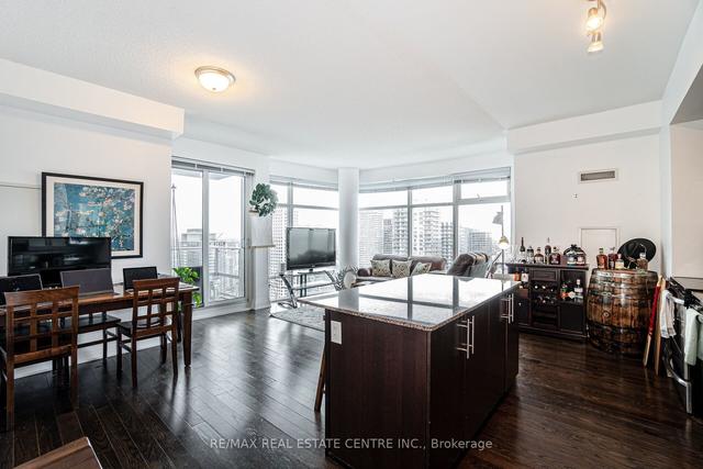 3711 - 2191 Yonge St, Condo with 2 bedrooms, 3 bathrooms and 1 parking in Toronto ON | Image 12