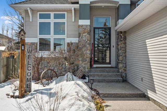 25 Simcoe Bay Sw, House detached with 3 bedrooms, 3 bathrooms and 4 parking in Calgary AB | Image 2