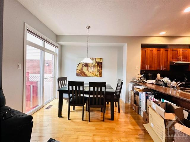 700 Bowercrest Crescent, Townhouse with 3 bedrooms, 2 bathrooms and 3 parking in Ottawa ON | Image 4