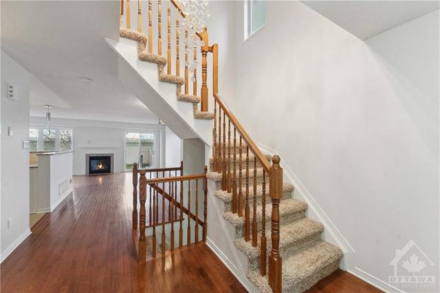 220 Macoun Circle, Townhouse with 3 bedrooms, 4 bathrooms and 3 parking in Ottawa ON | Image 3