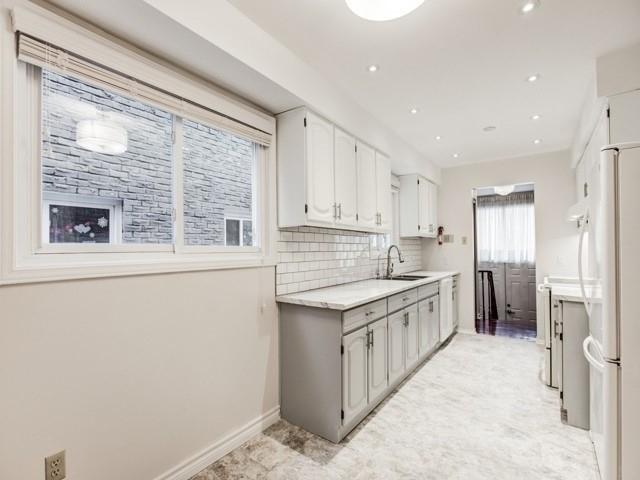 upper - 256 Robert Hicks Dr, House semidetached with 3 bedrooms, 2 bathrooms and 2 parking in Toronto ON | Image 7
