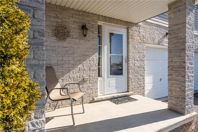 121b Whitlaw Way, House attached with 3 bedrooms, 2 bathrooms and 3 parking in Brant ON | Image 3