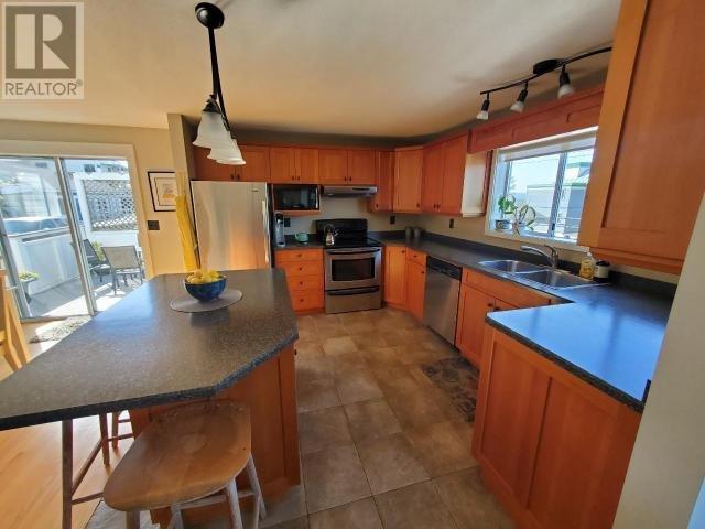 4516 Marine Ave, House detached with 4 bedrooms, 2 bathrooms and null parking in Powell River BC | Image 5