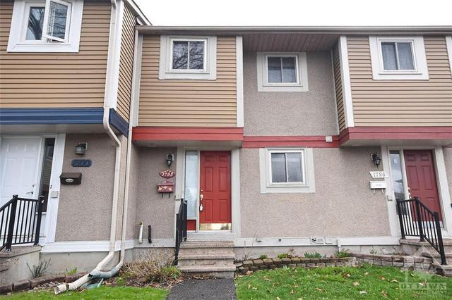 1798 Stonehenge Crescent, Townhouse with 3 bedrooms, 2 bathrooms and 1 parking in Ottawa ON | Image 1