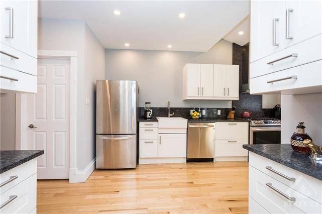 1170 Gladstone Avenue, House detached with 3 bedrooms, 2 bathrooms and 2 parking in Ottawa ON | Image 11