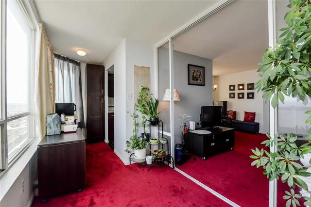 1905 - 550 Webb Dr, Condo with 2 bedrooms, 1 bathrooms and 1 parking in Mississauga ON | Image 11