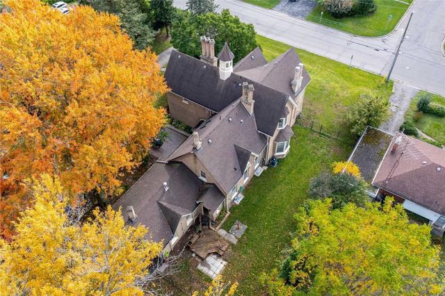 480 Chatham St, House detached with 7 bedrooms, 4 bathrooms and 10 parking in Brantford ON | Image 2