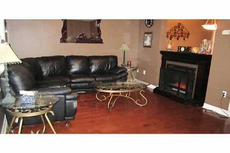 83 Corby Cres, House detached with 3 bedrooms, 3 bathrooms and 4 parking in Brampton ON | Image 2