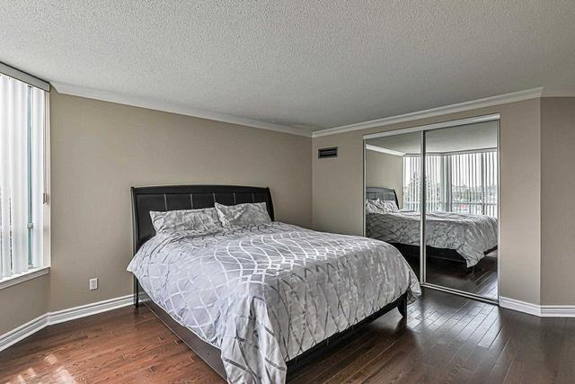 410 - 110 Promenade Circ, Condo with 2 bedrooms, 2 bathrooms and 1 parking in Vaughan ON | Image 6