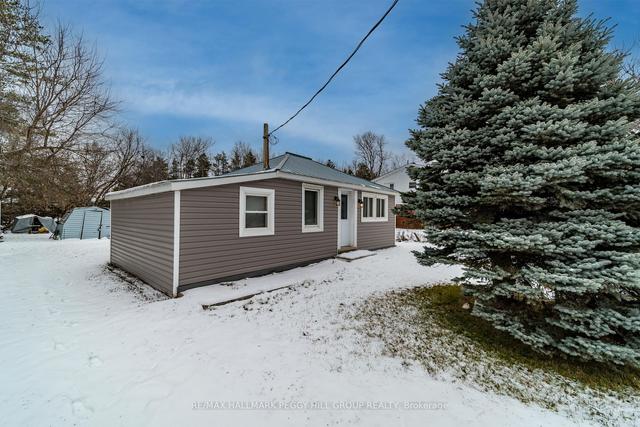 5496 County Rd 90, House detached with 2 bedrooms, 1 bathrooms and 4 parking in Springwater ON | Image 1