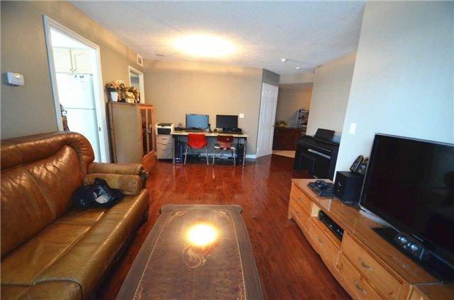 2008 - 23 Hollywood Ave, Condo with 2 bedrooms, 2 bathrooms and 1 parking in Toronto ON | Image 4