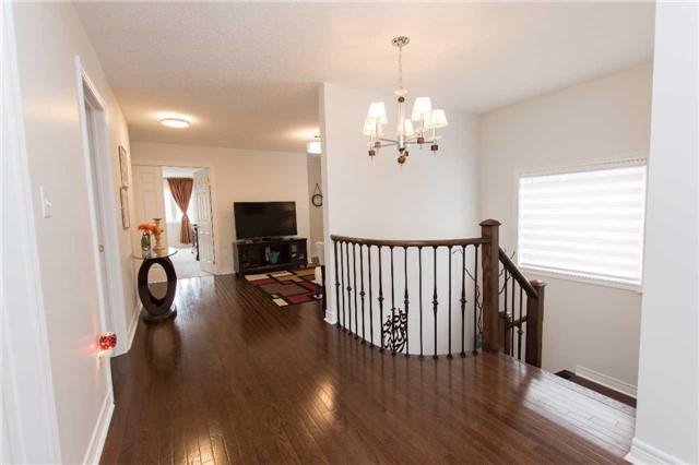384 Cedric Terr, House detached with 4 bedrooms, 4 bathrooms and 5 parking in Milton ON | Image 9