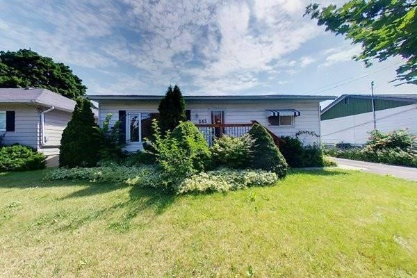 243 Camden Rd, House detached with 3 bedrooms, 2 bathrooms and 3 parking in Greater Napanee ON | Card Image
