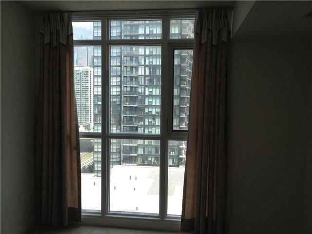 1706 - 15 Iceboat Terr, Condo with 2 bedrooms, 2 bathrooms and 1 parking in Toronto ON | Image 8