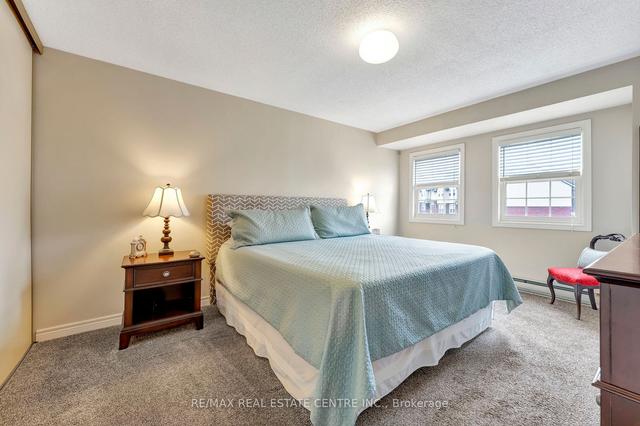 16 - 26 Poplar Dr, Townhouse with 3 bedrooms, 2 bathrooms and 1 parking in Cambridge ON | Image 9
