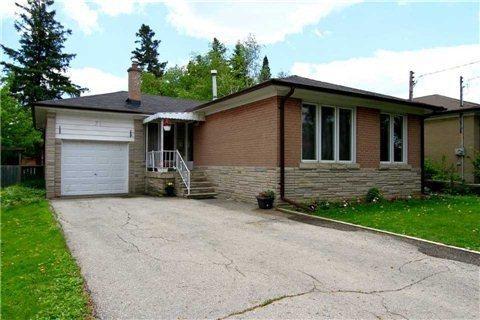 71 Pandora Circ, House detached with 3 bedrooms, 2 bathrooms and 3 parking in Toronto ON | Image 1