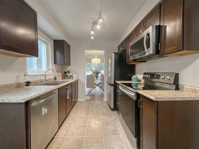 95 Homedale Dr, House semidetached with 3 bedrooms, 3 bathrooms and 3 parking in Toronto ON | Image 8