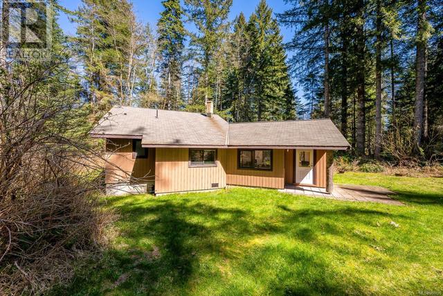 6912 Railway Ave, House detached with 2 bedrooms, 1 bathrooms and 6 parking in Comox Valley C (Puntledge   Black Creek) BC | Image 36