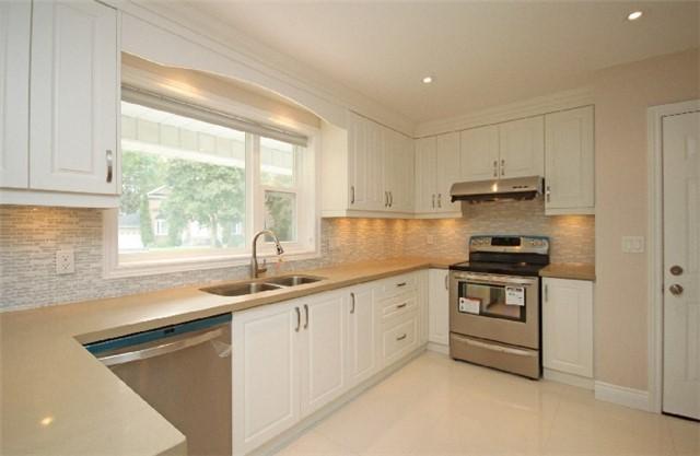 11 Tetbury Cres, House detached with 3 bedrooms, 3 bathrooms and 4 parking in Toronto ON | Image 1