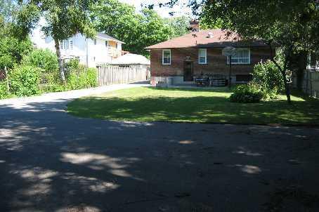 1524 Cawthra Rd, House detached with 2 bedrooms, 2 bathrooms and 10 parking in Mississauga ON | Image 2