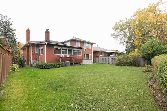 25 Lois Ave, House detached with 3 bedrooms, 3 bathrooms and 8 parking in Toronto ON | Image 16