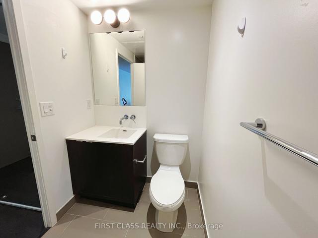 2405 - 100 Harbour St, Condo with 1 bedrooms, 1 bathrooms and 0 parking in Toronto ON | Image 5