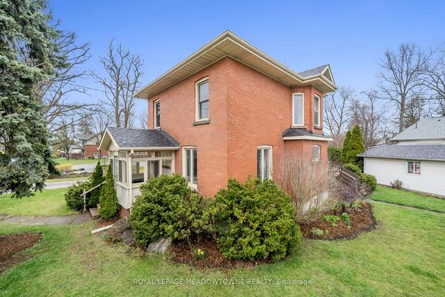 77 Guelph St, House detached with 3 bedrooms, 2 bathrooms and 3 parking in Halton Hills ON | Image 35