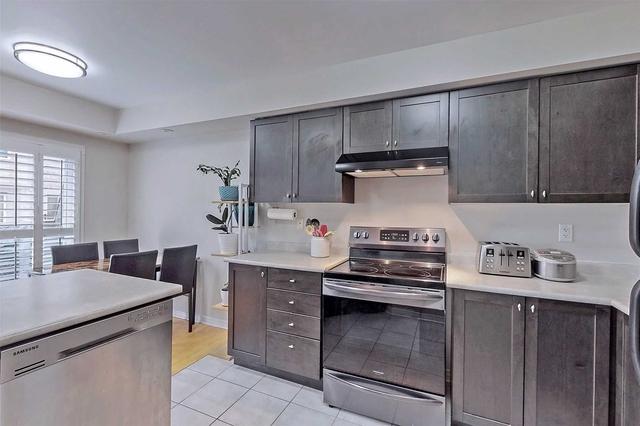 2177 Bur Oak Ave, Townhouse with 2 bedrooms, 3 bathrooms and 2 parking in Markham ON | Image 2