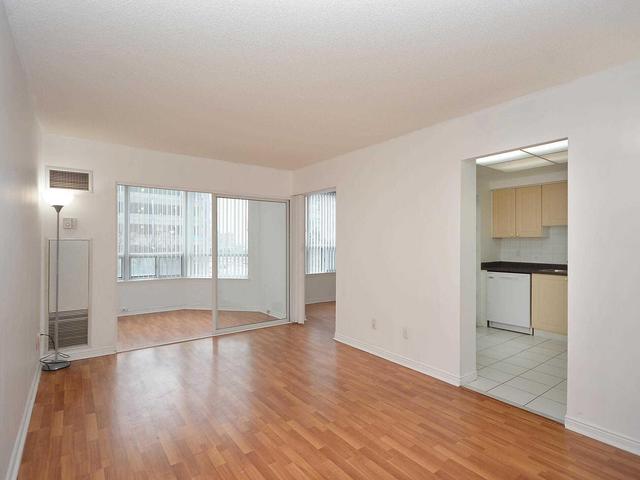 416 - 135 Hillcrest Ave, Condo with 1 bedrooms, 1 bathrooms and 1 parking in Mississauga ON | Image 3