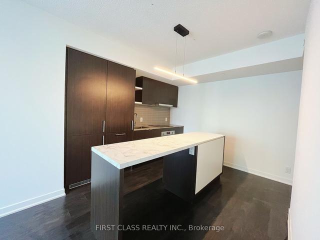 2405 - 100 Harbour St, Condo with 1 bedrooms, 1 bathrooms and 0 parking in Toronto ON | Image 11