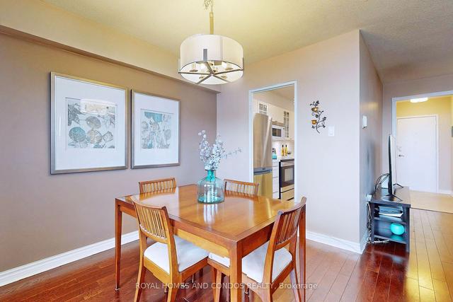 1006 - 130 Neptune Dr, Condo with 2 bedrooms, 2 bathrooms and 1 parking in Toronto ON | Image 2