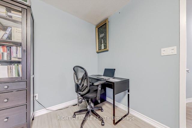 203 - 20 Edgecliff Gfwy, Condo with 3 bedrooms, 2 bathrooms and 1 parking in Toronto ON | Image 3