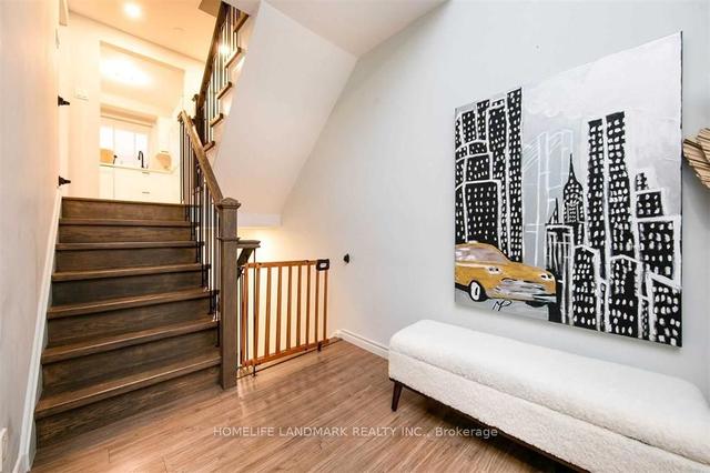 18 Wild Briarway, Townhouse with 3 bedrooms, 2 bathrooms and 2 parking in Toronto ON | Image 9