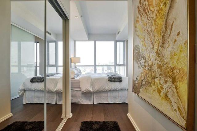 4401 - 70 Temperance St, Condo with 2 bedrooms, 2 bathrooms and 0 parking in Toronto ON | Image 14